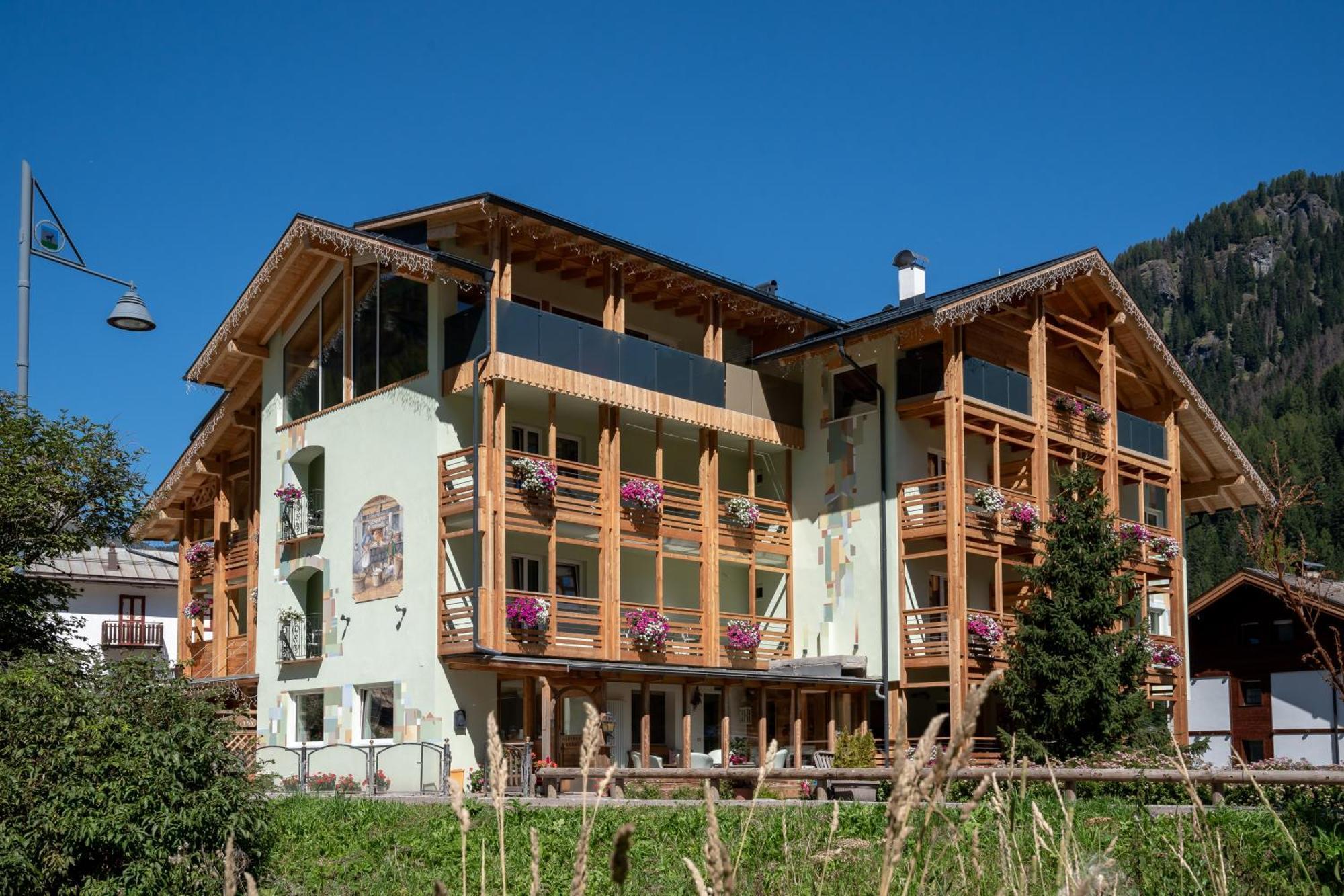 Albergo Garni Edy  Canazei Zewnętrze zdjęcie
