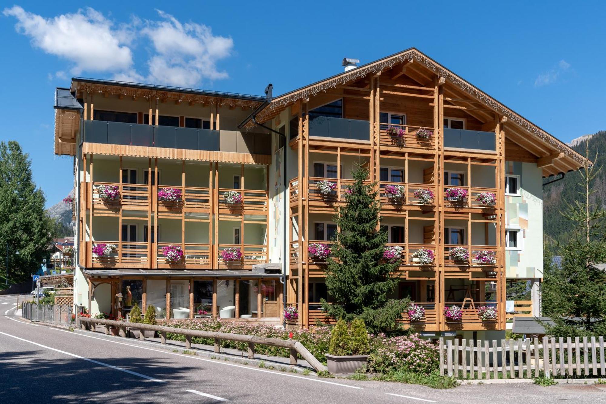 Albergo Garni Edy  Canazei Zewnętrze zdjęcie